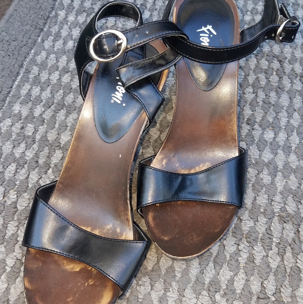 Fioni size 8 heels